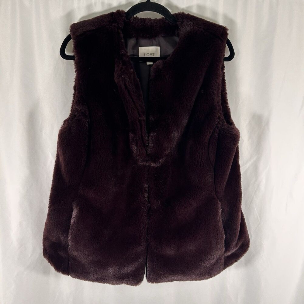 Loft Faux Fur Vest Women's Medium Purple Hook Front Eye Pockets Sleeveless